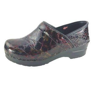 SANITAS - croc embossed plum patent leather clog - EU 36